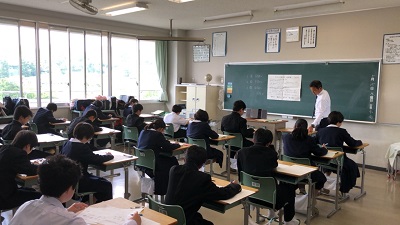 1年1組初めての中間テストの様子（英語）